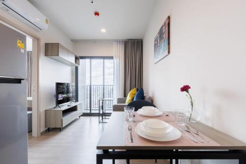 Bangkok city center thong lo rca high rise one bedroom