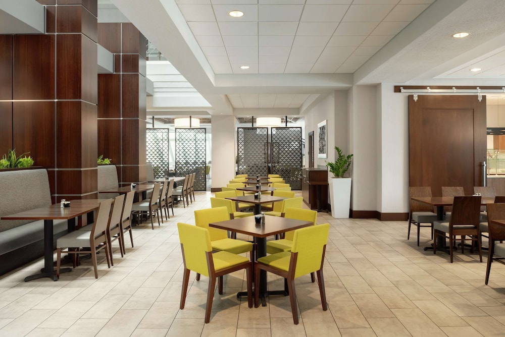 Embassy Suites by Hilton Indianapolis Downtown - photo 46