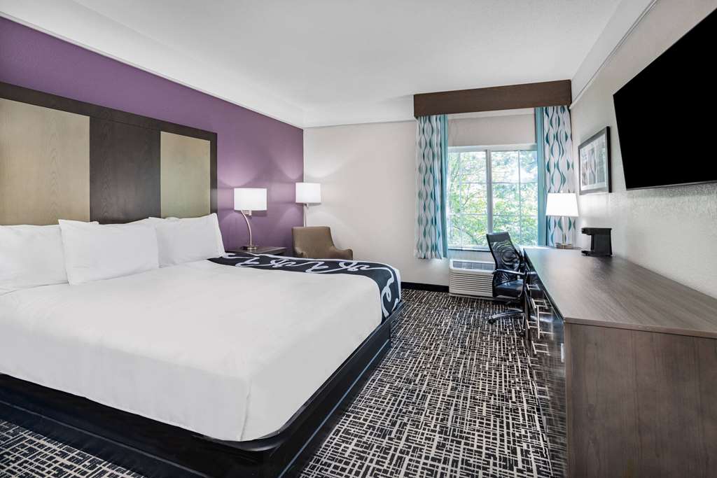 La Quinta Inn & Suites by Wyndham Norfolk - photo 20