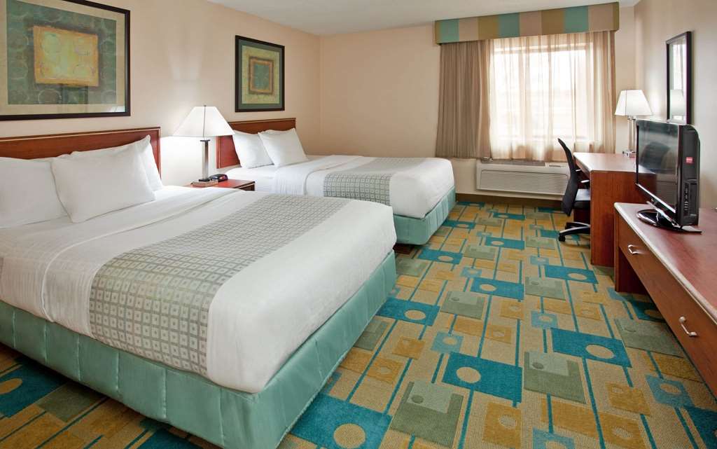La Quinta Inn & Suites by Wyndham Des Moines West Clive - photo 35