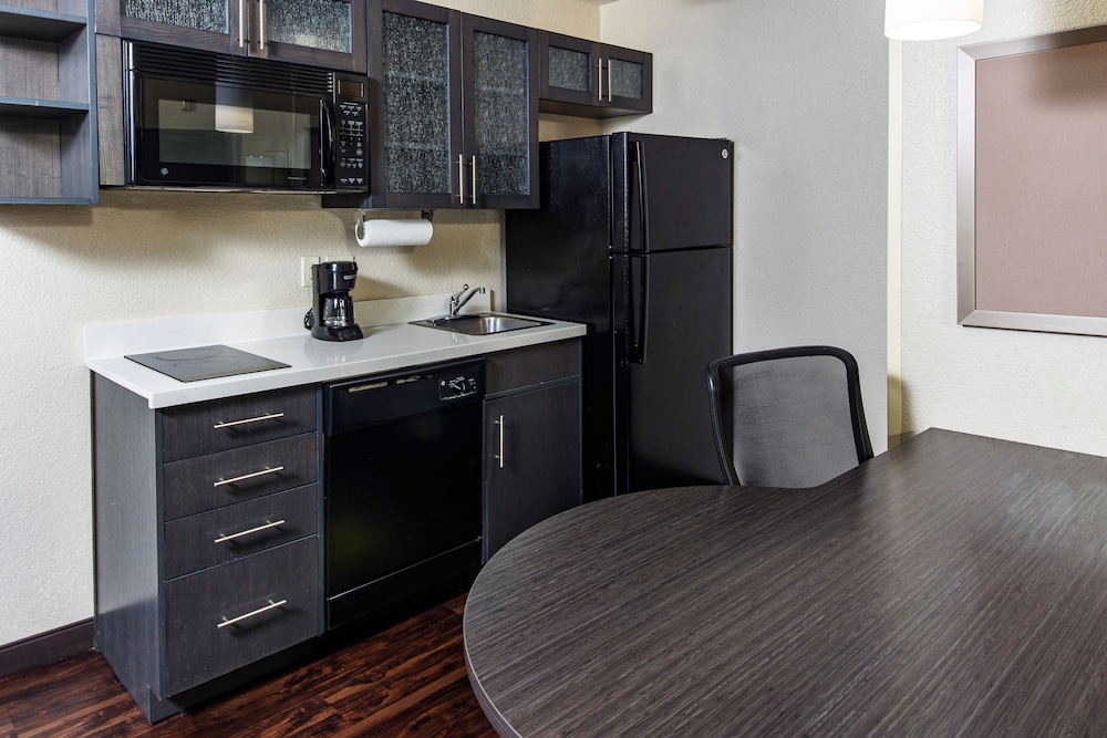 Candlewood Suites Appleton by IHG - photo 11