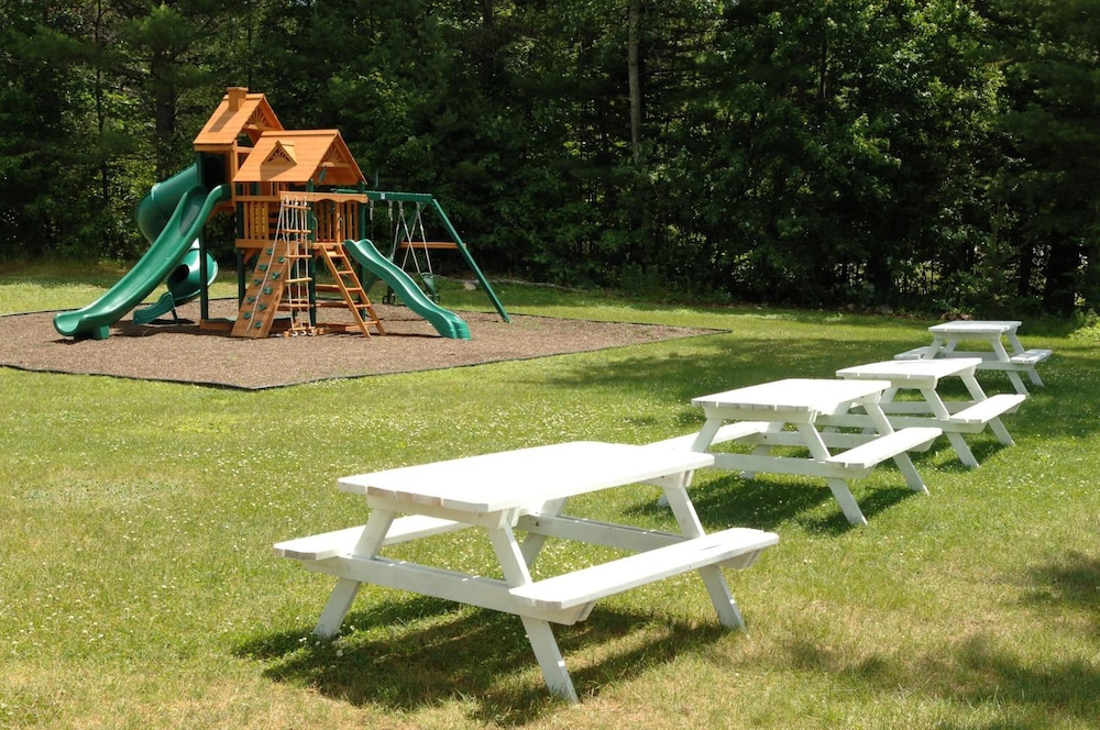 Saco River Motor Lodge & Suites - photo 21