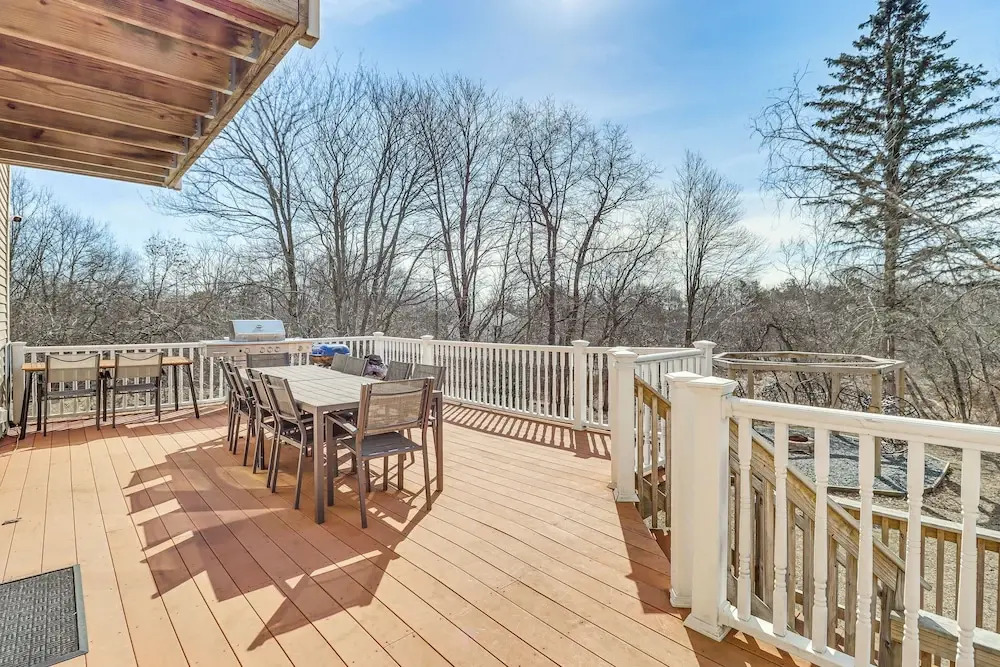 Fire Pit Game Room Spacious Poconos Retreat — Mount Pocono