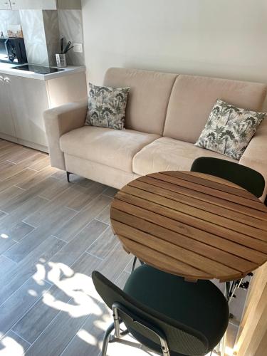 GuestHost Forlanini M4 Modern Studio with Balcony — 4-Star Luxury Hotel in Milan, Italy