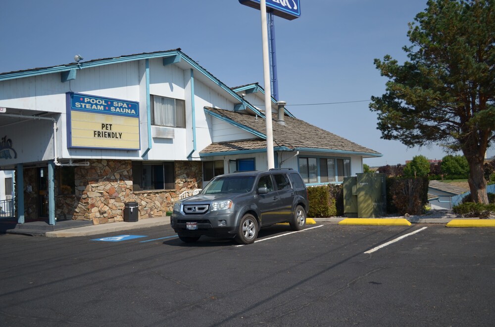 Nampa Inn & Suites - photo 29