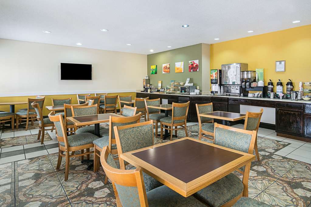Quality Inn & Suites Harvey Chicago Southland - photo 44