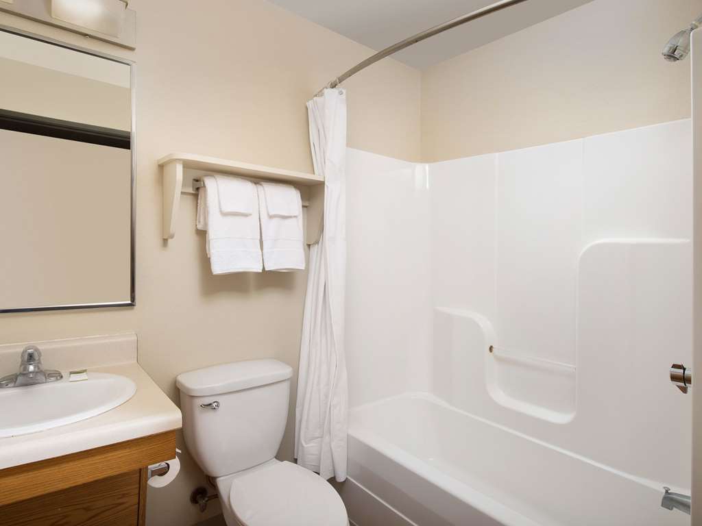 WoodSpring Suites Chicago Darien - photo 11