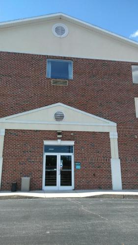 President Inn & Suites - photo 18