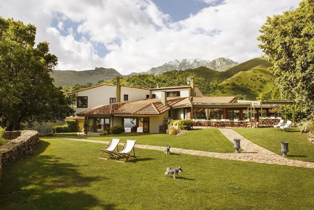 Hotel Nabia in Candeleda, Spain