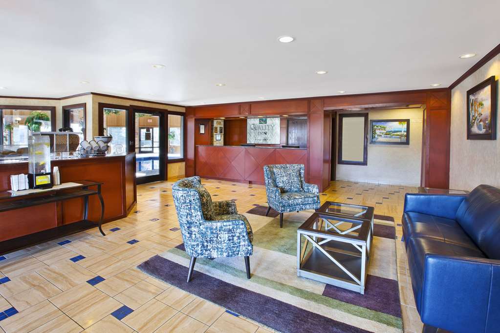 Quality Inn Marshall near I 69 - photo 4