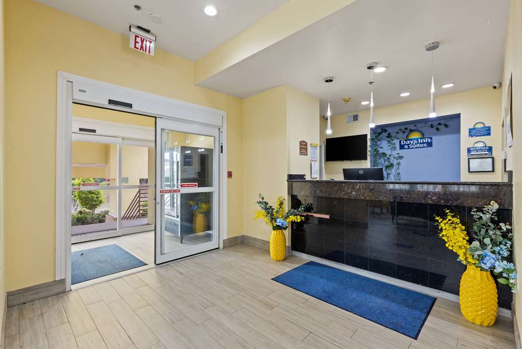 Days Inn & Suites by Wyndham Euless DFW Airport South - photo 6