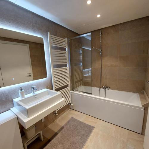 Appartamento Vista Muse Con Parcheggio Privato Gratuito — 4-Star Luxury Hotel in Trento, Italy
