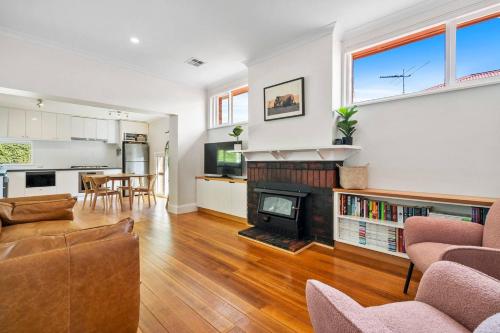 New Town Bungalow A Leafy Family Haven — 4-Star Luxury Hotel in New Town, Australia