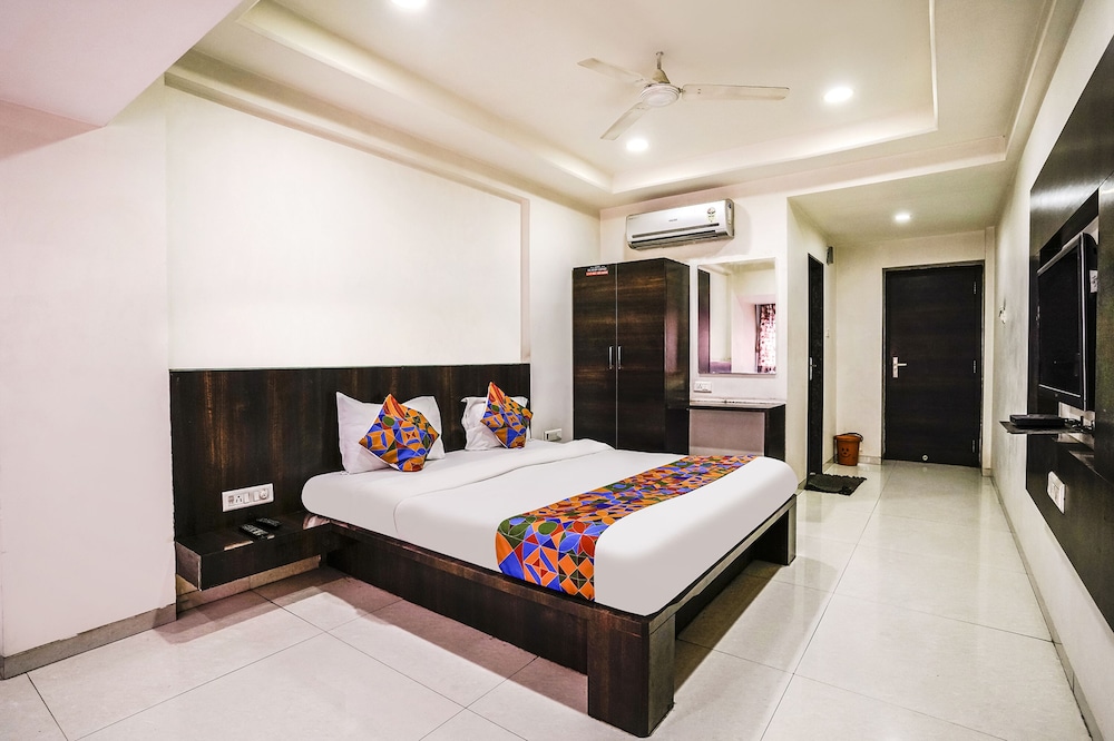 Fabexpress Raj Tourist in Nashik, India