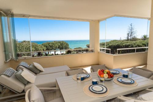Beach line apartment — 4-Star Luxury Hotel in Marbella, Spain