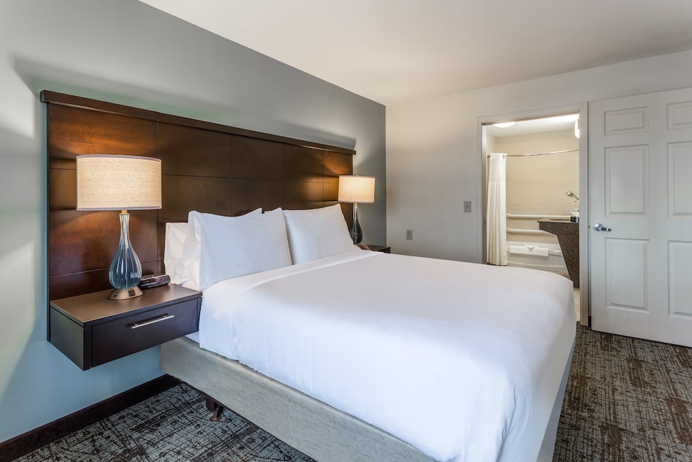 Staybridge Suites Davenport by IHG - photo 9