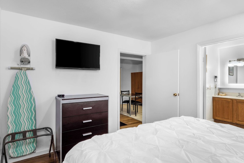 Americas Best Value Inn Jonesville Hillsdale - photo 19