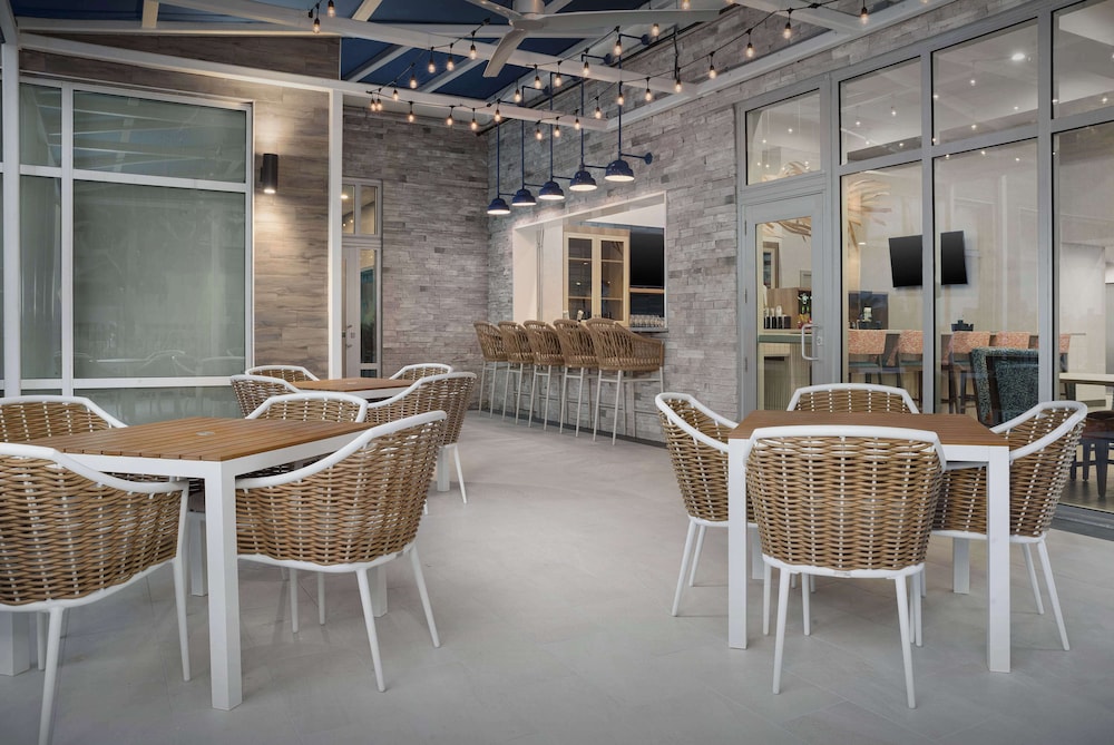 Hampton Inn and Suites by Hilton Naples South - photo 45