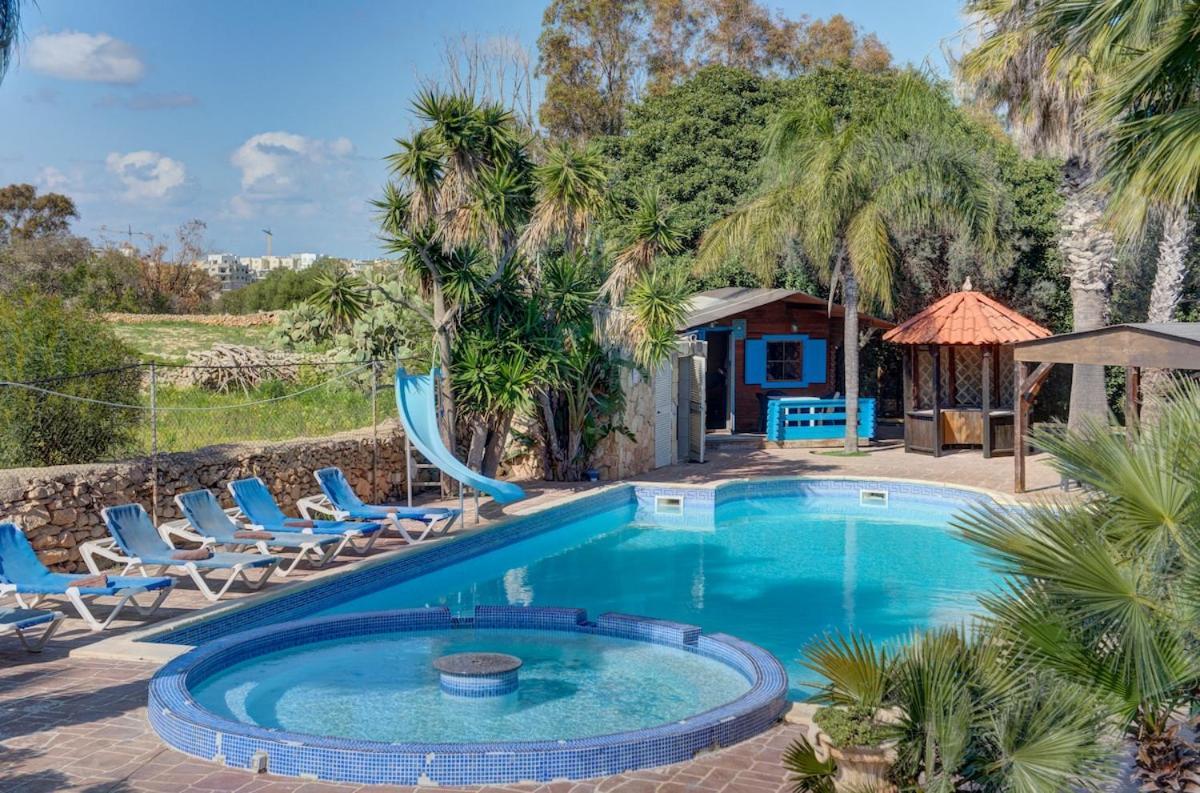 Ta Karag Villa Countryside Escape Pool & Tennis — 4-Star Luxury Hotel in Ghaxaq, Malta