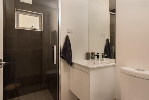 Penguin Beach House — 4-Star Luxury Hotel in Penguin, Australia
