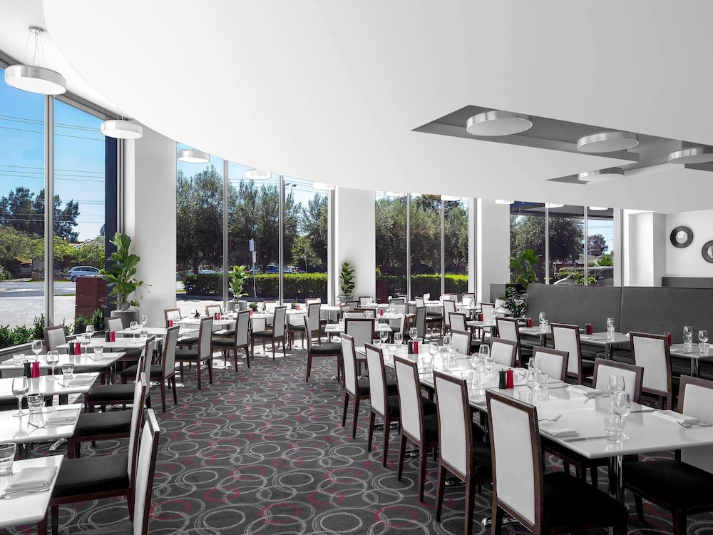 Mantra Melbourne Airport — 4-Star Luxury Hotel in Tullamarine, Australia