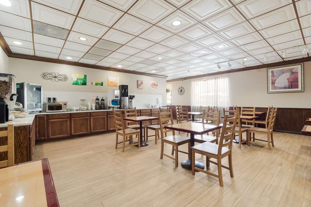Quality Inn & Suites Conference Center Statesboro Historic District - photo 30