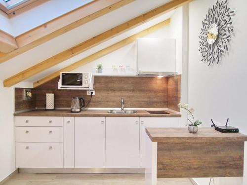 Apartments Sweet Escape Studio Apartment with Terrace and Sea View 2