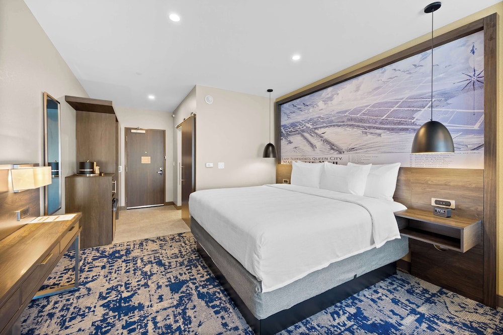 Best Western Plus Marquette Hotel Suites - photo 2