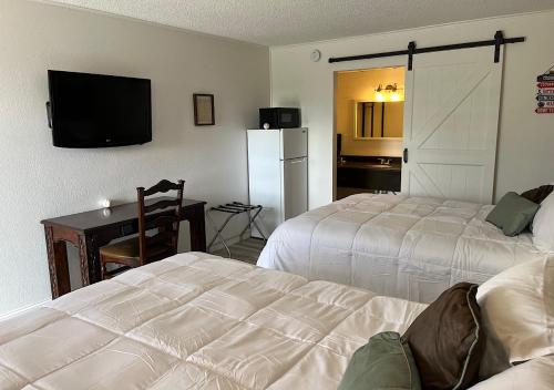 Ballparks Inn - photo 9