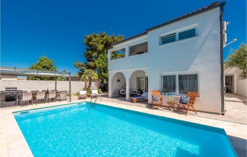 Beautiful Home In Vrsi Mulo With Sauna — 4-Star Luxury Hotel in Vrsi, Croatia