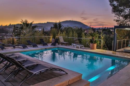 Villa d'exception au Beausset avec piscine chauffée — 4-Star Luxury Hotel in Le Beausset, France