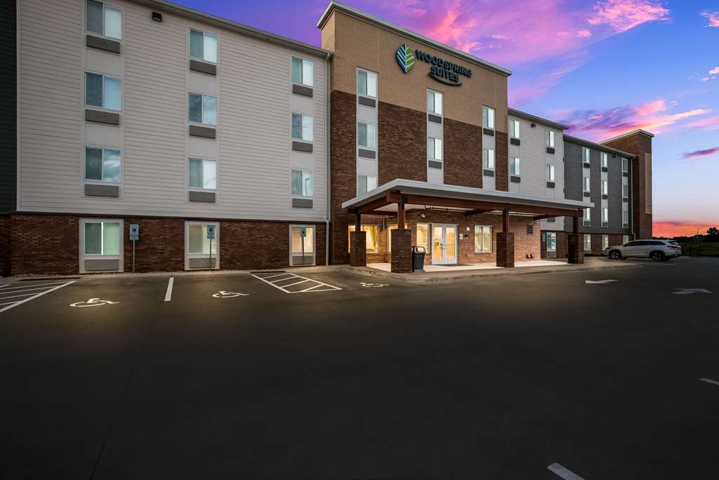Woodspring Suites Milwaukee Menomonee Falls - photo 9