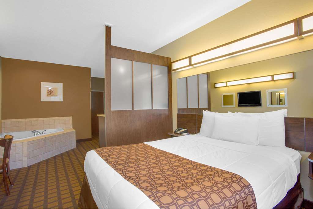 Microtel Inn & Suites by Wyndham Harrisonburg - photo 9