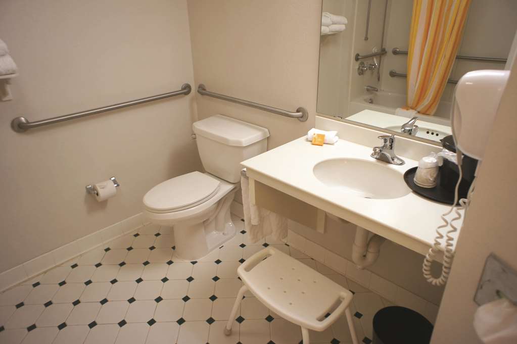 La Quinta Inn & Suites by Wyndham Winston Salem - photo 23