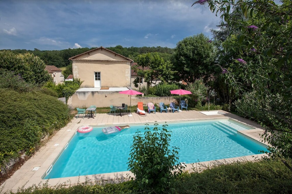 Logis Hôtel Le Lion d'Or - carbon neutral hotel in Tulle