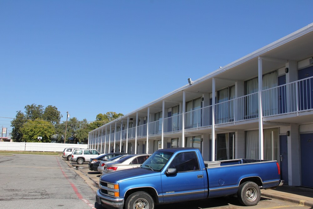 LoneStar Inn & Suites - photo 17