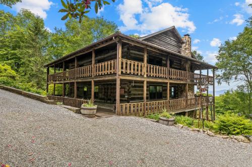 Logs Of Luxury Cabin — 4-Star Luxury Hotel in Mars Hill, United States