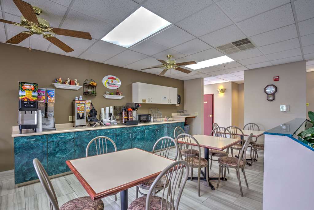 Super 8 by Wyndham Waterloo - photo 20