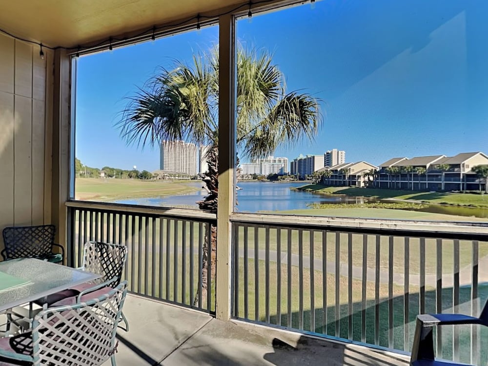 Lakefront 402 — 4-Star Luxury Hotel in Destin, United States
