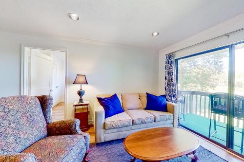 Tranquility on the Lake — 4-Star Luxury Hotel in Montgomery, United States