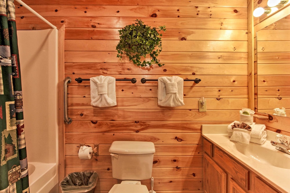 Rustic Sevierville Cabin with Covered Porch — 4-Star Luxury Hotel in Sevierville, United States