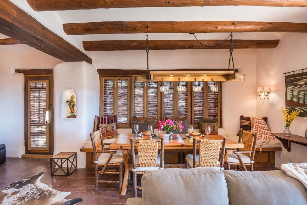 Buena Suerte Quintessential Eastside Pied a terre Fabulous Views and Patios Kiva Fireplace Walk to Canyon Rd. and the Plaza - photo 18