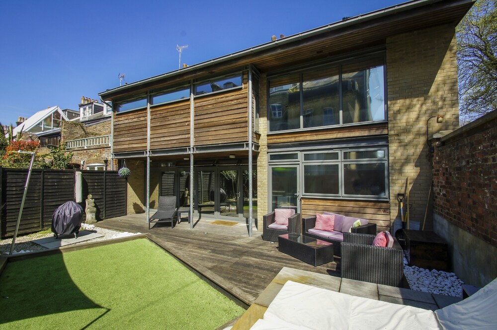 The Edge - carbon neutral hotel in Hove