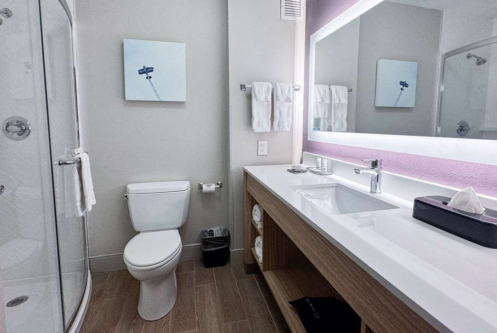 La Quinta Inn & Suites by Wyndham Cincinnati Airpt Florence - photo 24