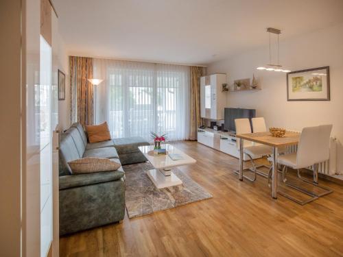 Dünenpark Binz Komfortplus Ferienwohnung mit 1 Schlafzimmer und Balkon im Obergeschoss 131 — 4-Star Luxury Hotel in Ostseebad Binz, Germany