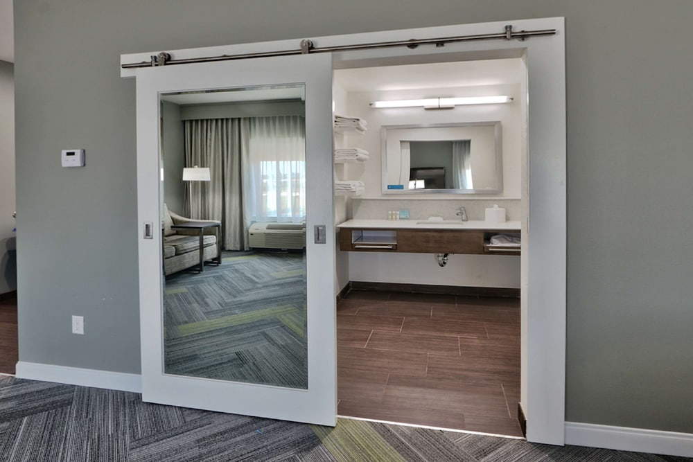 Hampton Inn & Suites Guthrie - photo 24