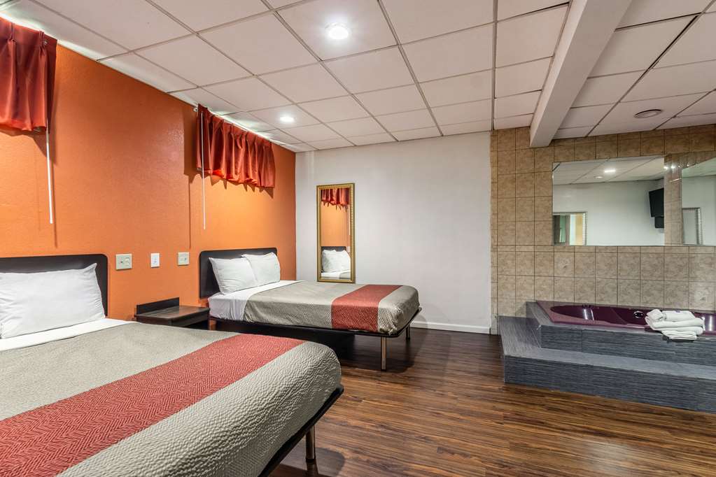 Motel 6 Elizabeth NJ Newark Liberty Intl Airport - photo 16