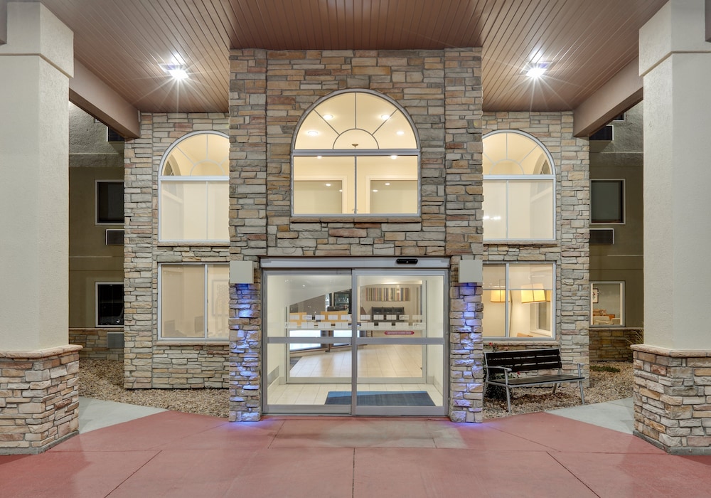 Holiday Inn Express Hotel & Suites Scottsbluff Gering by IHG - photo 36