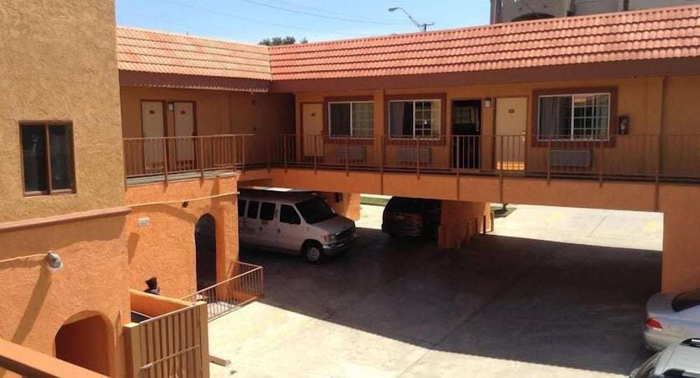 Coast Motel - photo 9