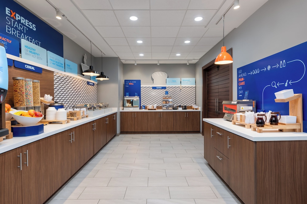 Holiday Inn Express & Suites Stevensville Benton Harbor an IHG Hotel - photo 61